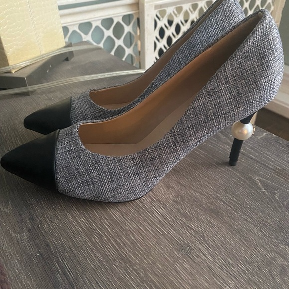 Chanel Black white Tweed leather cap toe Pearl Heels - Picture 6 of 16